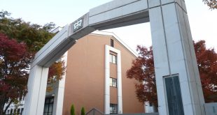 Cổng trường đại học Kobe